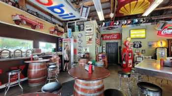 Nutty's Junkyard Grill