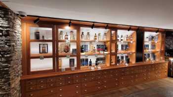 Royal Cask Whisky Gin Bar