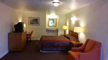 Country Regency Inn & Suites