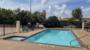 Red Roof Inn & Suites Weatherford