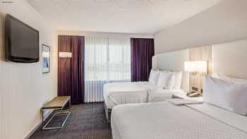 Crowne Plaza Suites Arlington, an IHG Hotel