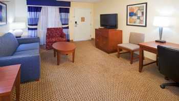 Crowne Plaza Suites Arlington, an IHG Hotel