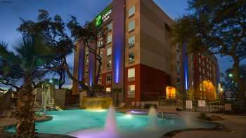 Holiday Inn Express & Suites San Antonio Medical-Six Flags, an IHG Hotel