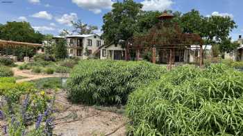 River Oaks Courts