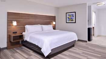 Holiday Inn Express & Suites Elgin