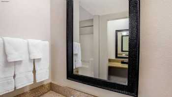 La Quinta Inn & Suites by Wyndham Houston Baytown East