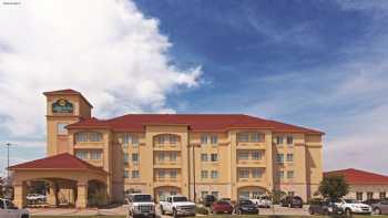 La Quinta Inn & Suites by Wyndham DFW Airport West - Bedford