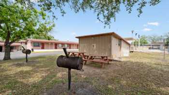 OYO Hotel Beeville -US 181