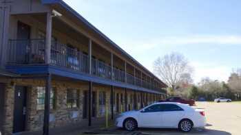 Lake Palestine Motor Inn