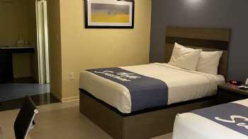 Days Inn by Wyndham Freeport