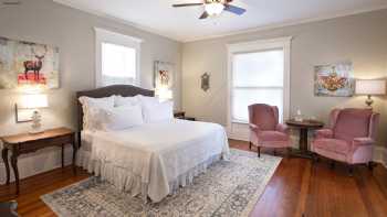 Katy House Bed & Breakfast