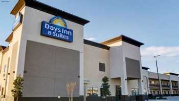 Days Inn & Suites by Wyndham Port Arthur