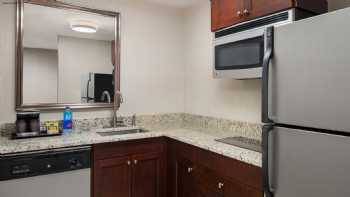 DoubleTree Suites by Hilton Hotel Charlotte - SouthPark