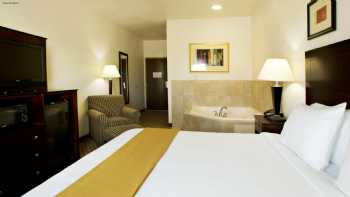 Holiday Inn Express & Suites Childress, an IHG Hotel