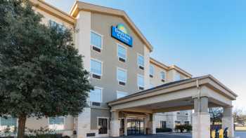 Days Inn & Suites by Wyndham San Antonio near AT&T Center