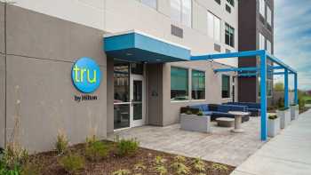 Tru by Hilton Clarksville