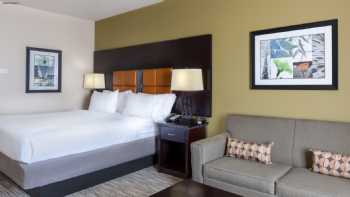 Holiday Inn Express & Suites Dallas W - I-30 Cockrell Hill, an IHG Hotel