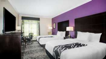 La Quinta Inn & Suites by Wyndham Columbus TX