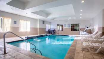 La Quinta Inn & Suites by Wyndham Columbus TX