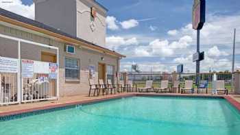 Super 8 by Wyndham Dallas East Near Fair Park/Downtown