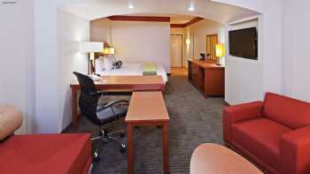 La Quinta Inn & Suites by Wyndham Dallas Love Field