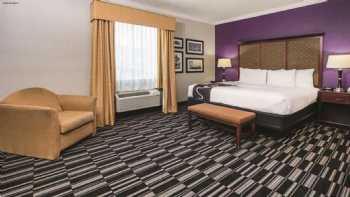 La Quinta Inn & Suites by Wyndham Dallas South-DeSoto