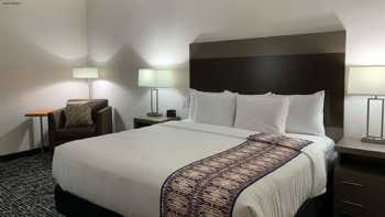 La Quinta Inn and Suites by Wyndham-Red Oak TX IH-35E