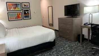 La Quinta Inn and Suites by Wyndham-Red Oak TX IH-35E