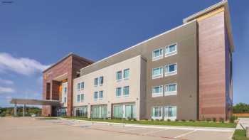 La Quinta Inn & Suites by Wyndham Dallas Duncanville