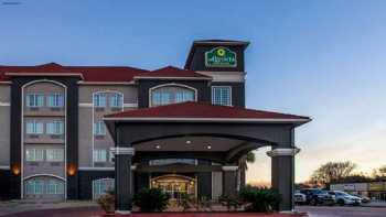 La Quinta Inn & Suites by Wyndham Columbus TX