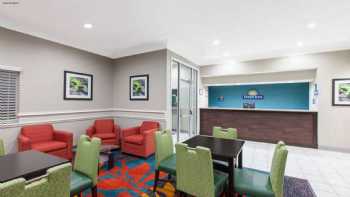 Days Inn by Wyndham Ennis