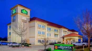 La Quinta Inn & Suites by Wyndham Ennis