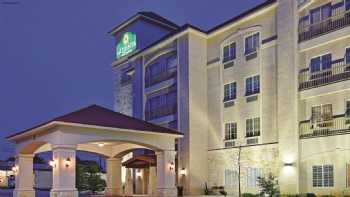 La Quinta Inn & Suites by Wyndham DFW Airport West - Euless