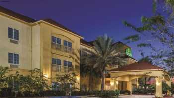 La Quinta Inn & Suites by Wyndham Winnie