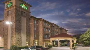 La Quinta Inn & Suites by Wyndham Dallas South-DeSoto