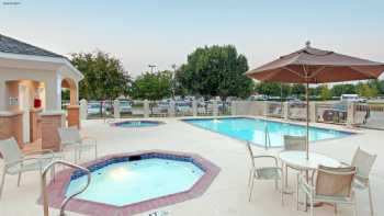 Holiday Inn Express & Suites DFW Airport - Grapevine, an IHG Hotel