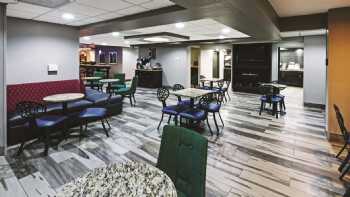 La Quinta Inn & Suites by Wyndham Denison - N. Lake Texoma