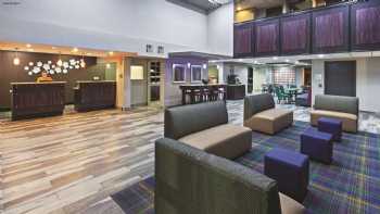 La Quinta Inn & Suites by Wyndham Denison - N. Lake Texoma