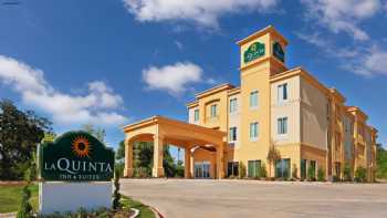 La Quinta Inn & Suites by Wyndham Marshall