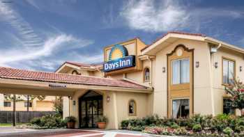 Days Inn by Wyndham Houston