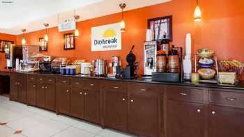 Days Inn & Suites by Wyndham Marquez