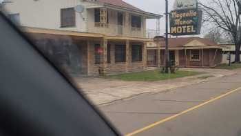 Magnolia Manor Motel