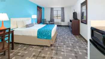 Howard Johnson by Wyndham Lubbock TX