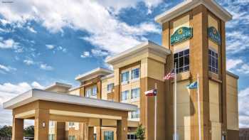 La Quinta Inn & Suites by Wyndham Victoria - South