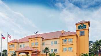 La Quinta Inn & Suites by Wyndham Alvin