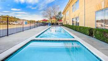 La Quinta Inn & Suites by Wyndham Dallas - Las Colinas