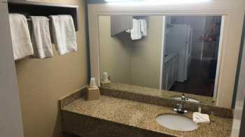 Luxury Inn & Suites East Houston