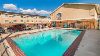 Red Roof Inn & Suites Denton