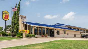 Super 8 by Wyndham San Marcos