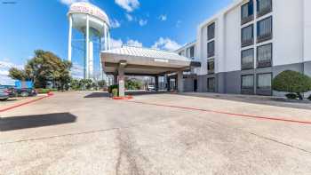 Motel 6 Lewisville, TX - Medical City